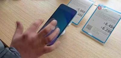 Mağazadan aldığı telefon &ccedil;alıntı &ccedil;ıktı, gelen mesajla şok oldu