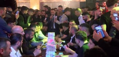 S&uuml;nnet d&uuml;ğ&uuml;n&uuml;nde milyonlar havada u&ccedil;uştu! işte balya balya paralar...