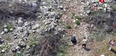 Adana'da yanan ormanlık alanda yetişti, k&ouml;yl&uuml;ler her yerde onu arıyor!