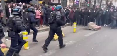 Fransa'da Macron'un koltuğu sallantıda! Halkın y&uuml;zde 70'i onu istemiyor