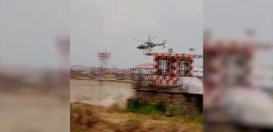 İnişe ge&ccedil;en helikopter bir anda yere &ccedil;akıldı! İşte o anlar...