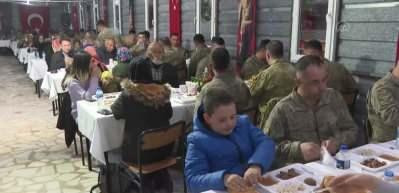 Milli Savunma Bakanı Akar, şehit aileleri ve gazilerle iftar yaptı