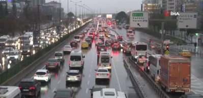 İstanbul'da trafik yoğunluğu y&uuml;zde 62 olarak kaydedildi