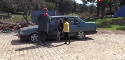 Yıkılan evlerinin enkazından &ccedil;ıkarılan aile, yaşadıklarını unutmaya &ccedil;alışıyor