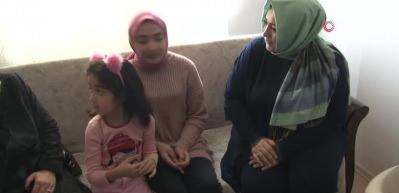 AK Parti vekil adayı Sena Nur &Ccedil;elik depremzedeleri ziyaret etti! Sorunlarını dinledi...