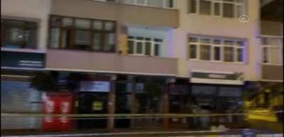  İstanbul'da 6 katlı bina, kolonlarındaki &ccedil;atlaklardan dolayı boşaltıldı