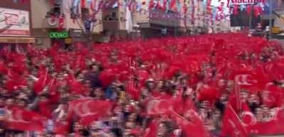 Uğur Işılak'tan tüyleri diken diken eden AK Parti seçim şarkısı: "Doğruya doğru"