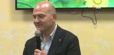 Gen&ccedil;lerle sahur yapan Bakan Soylu Cumhurbaşkanı i&ccedil;in "Devrimci bir adamdır" dedi