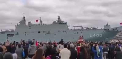 TCG Anadolu Boğaz'da, Cumhurbaşkanı Erdoğan ve halkı selamladı...