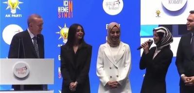 AK Parti'nin en gen&ccedil; milletvekili adaylarından Zehranur Aydemir, sahada vatandaştan g&ouml;rd&uuml;ğ&uuml; desteği anlattı