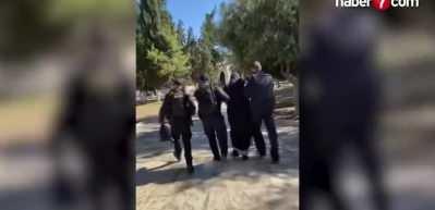 İsrail polisi Mescid-i Aksa'da Kuran okuyan T&uuml;rk vatandaşını g&ouml;zaltına aldı