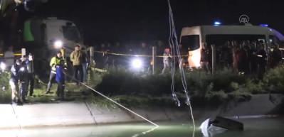 Şanlıurfa'da otomobil sulama kanalına d&uuml;şt&uuml;: 4 &ccedil;ocuk &ouml;ld&uuml;