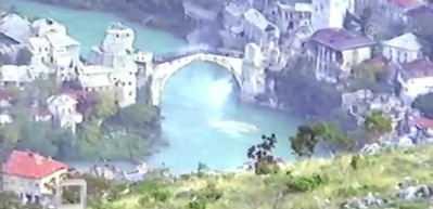 Tarihi Mostar k&ouml;pr&uuml;s&uuml; b&ouml;yle yıkılmış!
