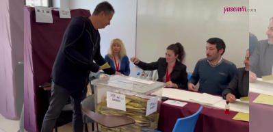 Acun Ilıcalı ve Hande Er&ccedil;el işte b&ouml;yle oy kullandı! O anlar...