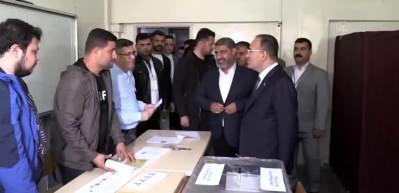 Bakan Bozdağ, oy verme işleminin ardından a&ccedil;ıklamalarda bulundu