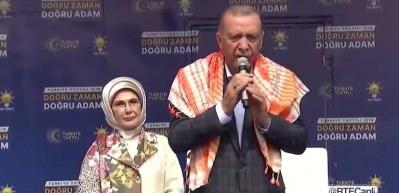 Başkan Erdoğan "Londra tefecilerinden 300 milyar dolar alacaklarmış" diyerek muhalefete tepki g&ouml;sterdi