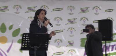  HDP Eş Genel Başkanı Buldan, tutuklu ter&ouml;ristlere &ouml;zg&uuml;rl&uuml;k vaatleri ile meydanda oy devşiriyor...