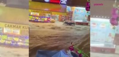 Balıkesir sele teslim oldu! Şehirde su baskınları yaşandı