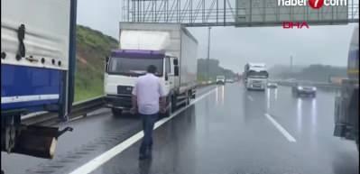 &Ccedil;ekmek&ouml;y'de zincirleme trafik kazası!