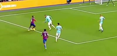 Fenerbah&ccedil;e b&uuml;y&uuml;k oynuyor! Zaha ile g&ouml;r&uuml;şmeler başladı...