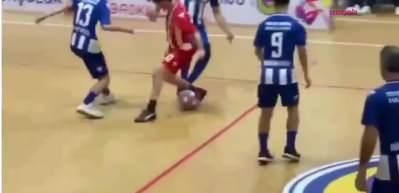 &Uuml;nl&uuml; isimler &ccedil;ocukların eğitimi i&ccedil;in sahaya &ccedil;ıktı! Beren Saat'in pası İlhan Şen'e gol getirdi
