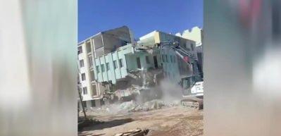 Hurdası i&ccedil;in mi? Yıkım şirketi yarısı sağlam aracı pert etti