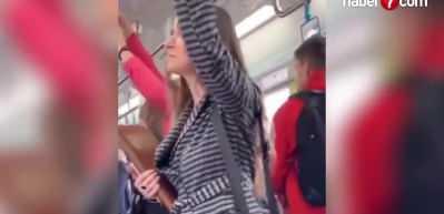 Marmaray'da CHP'li vatandaştan Cumhurbaşkanı Erdoğan'a &ccedil;irkin saldırı! Kol&ccedil;aklardaki resmini tek tek topladı