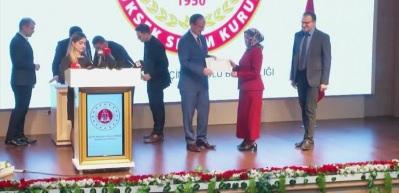 AK Parti İstanbul milletvekilleri mazbatalarını teslim aldı
