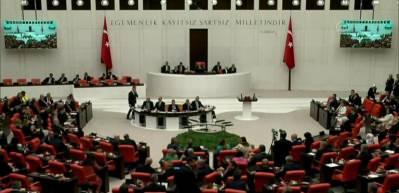 Yemin t&ouml;reninde dikkat &ccedil;eken anlar! 38 vekil CHP'den ayrıldı