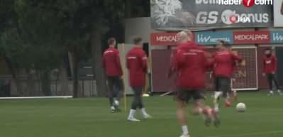 Galatasaray'da yeni sezon planlaması! 5 isimle resmen yollar ayrıldı