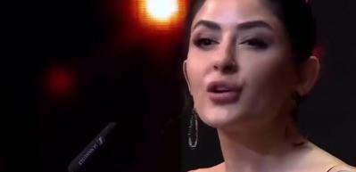 Melek Mosso'dan Türk toplumuna akıl almaz iftira! Ödül töreninde kadınlar üzerinden algı yaptı