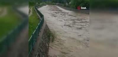 Sağanak'ın vurduğu Ordu ve Samsun'da eğitime 1 g&uuml;n ara verildi...