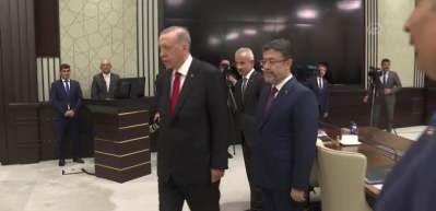 Yeni kabine bug&uuml;n ilk kez toplandı: 85 milyona aşkla hizmet edeceğiz!