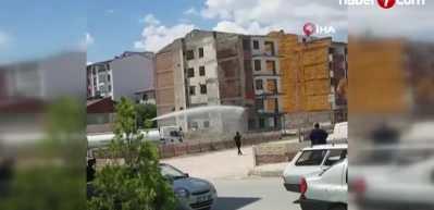 5 katlı bina korna sesi ile yıkıldı