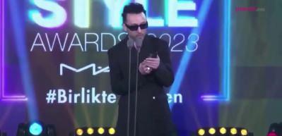 Mabel Matiz'den &ouml;d&uuml;l t&ouml;reninde LGBT propagandası! &Ouml;d&uuml;l&uuml;n&uuml;...