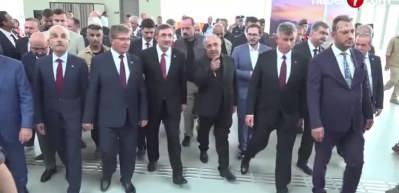  Cumhurbaşkanı Yardımcısı Yılmaz, Ercan Havalimanı Yeni Terminal Binası'nda incelemelerde bulundu