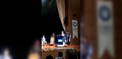 Tıp Fak&uuml;ltesi d&ouml;nem birincisi Bet&uuml;l Aras, konuşmasında Kur&rsquo;an-ı Kerim'den alıntı yaptı