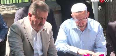 BBP Genel Başkanı Mustafa Destici, Muhsin Yazıcıoğlu'nun kabrini ziyaret etti