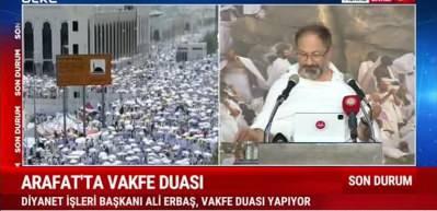 Diyanet İşleri Başkanı Ali Erbaş, Arafat'ta Vakfe duası yaptı, milyonlar duaya b&ouml;yle iştirak etti!