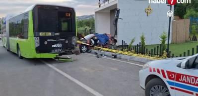 Otomobile &ccedil;arpan yolcu indiren otob&uuml;ste aynı aileden 3 kişi hayatını kaybetti!