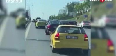 Amb&uuml;lansa yol vermede dikkat &ccedil;eken iki &ouml;rnek... Bakan Koca Ordulu şof&ouml;rlere teşekk&uuml;r etti