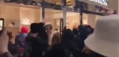 YPG de Fransa'daki g&ouml;sterilere destek veriyor! Cumhurbaşkanı Erdoğan Fransa'yı uyarmıştı...