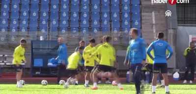 Fenerbah&ccedil;e'de İsmail Kartal neşteri vurdu! 4 isimle yollar ayrıldı...