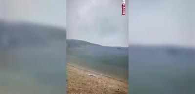 İzmir'deki yangın yerleşim yerlerine yaklaştı! Vatandaşların korku dolu anları b&ouml;yle g&ouml;r&uuml;nt&uuml;lendi...