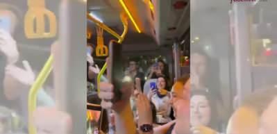 Mahsun Kırmızıg&uuml;l Bodrum'da minib&uuml;se bindi yolculara konser verdi