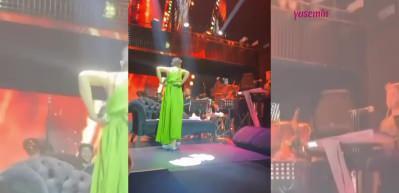 Yıldız Tilbe yine şaşırttı! Konseri sırasında peruğunu ve ayakkabılarını &ccedil;ıkartıp...