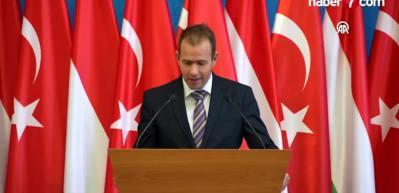 &Ccedil;avuşoğlu&rsquo;na &lsquo;Liyakat Nişanı&rsquo; madalyası