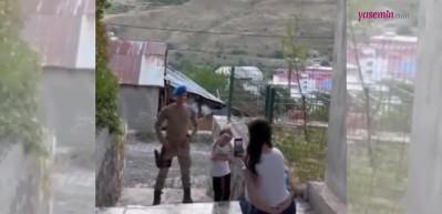 G&ouml;revden d&ouml;nen asker babasını g&ouml;r&uuml;nce verdiği tepki izleyenleri duygulandırdı!