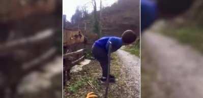 Horon tutkunu &ccedil;ocuk hareketleriyle izleyenleri mest etti!