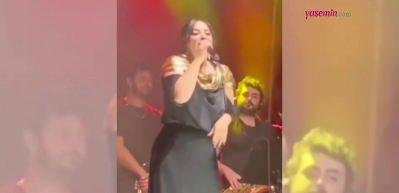Şarkıcı Zara'nın &ccedil;ekirgeyle imtihanı! Konserde neye uğradığına şaşırdı